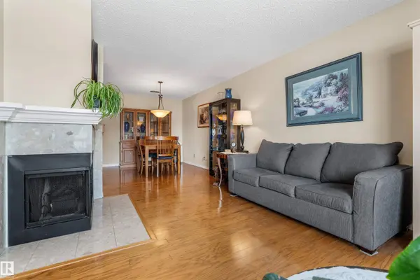 2324 151 AV NW NW, Edmonton, AB T5Y 2L1