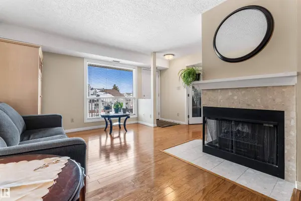 2324 151 AV NW NW, Edmonton, AB T5Y 2L1
