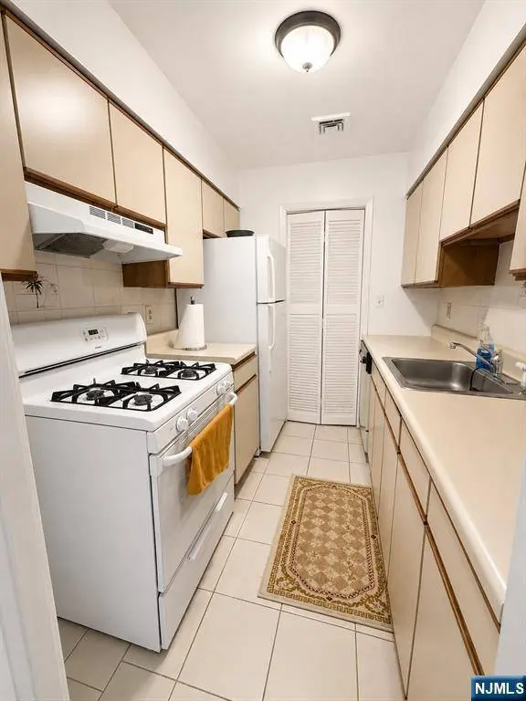 603 55th ST #205, West New York, NJ 07093
