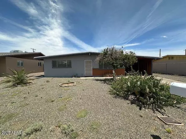 513 S CARDINAL Drive, Apache Junction, AZ 85120