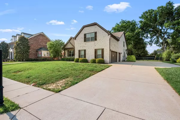 2743 Crowne Pointe Dr, Murfreesboro, TN 37130