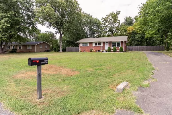 1819 Greerson Dr, Murfreesboro, TN 37130