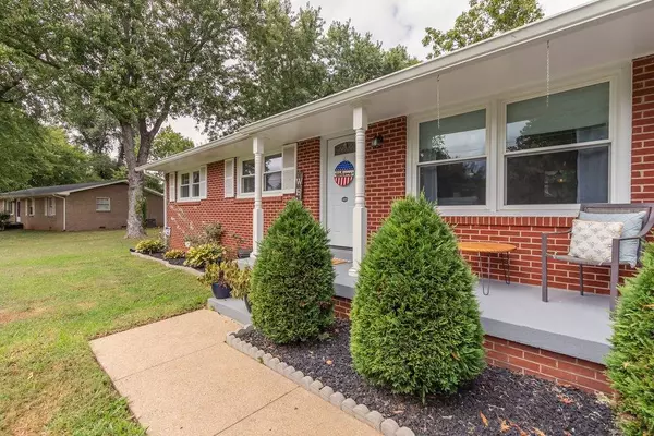 1819 Greerson Dr, Murfreesboro, TN 37130