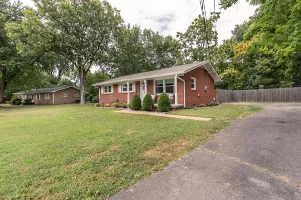 1819 Greerson Dr, Murfreesboro, TN 37130