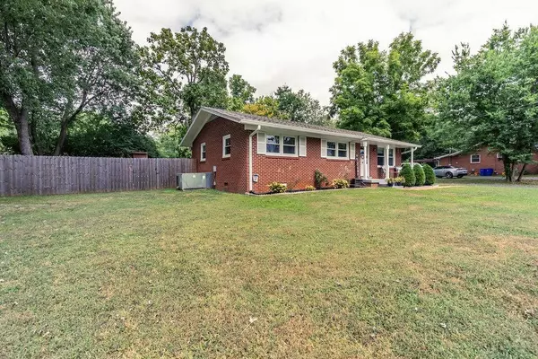 1819 Greerson Dr, Murfreesboro, TN 37130