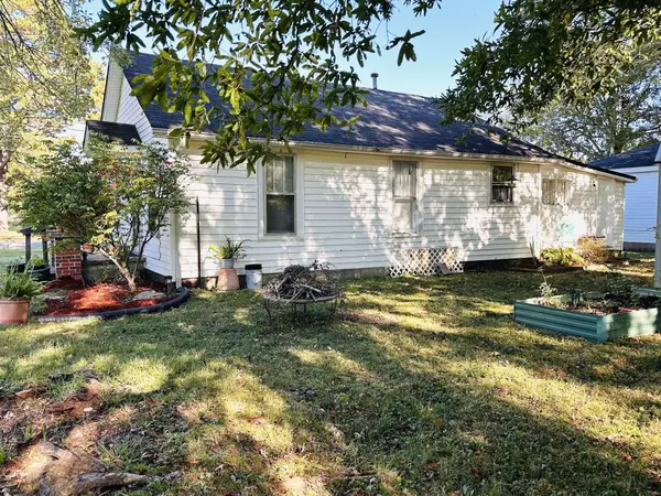 1214 E Lincoln St, Tullahoma, TN 37388