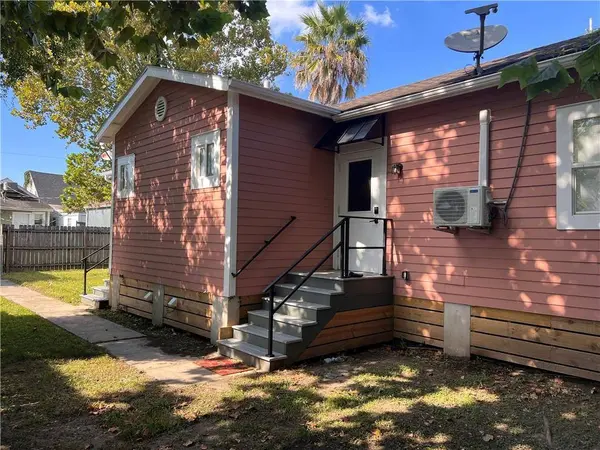 1319 GENERAL OGDEN ST, New Orleans, LA 70118