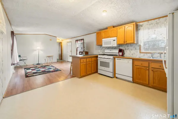 55 Mountainview Road, East Hampton, CT 06424