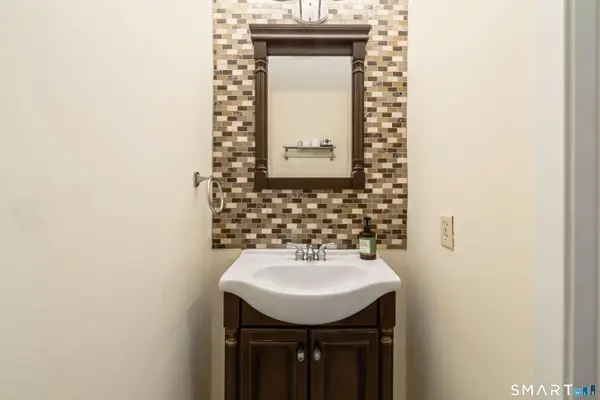 827 Oronoke Road #9-2, Waterbury, CT 06708