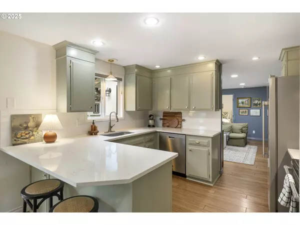 3609 E MADRONA DR, Newberg, OR 97132