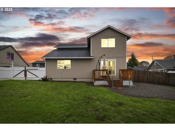 427 N 2ND ST, St Helens, OR 97051