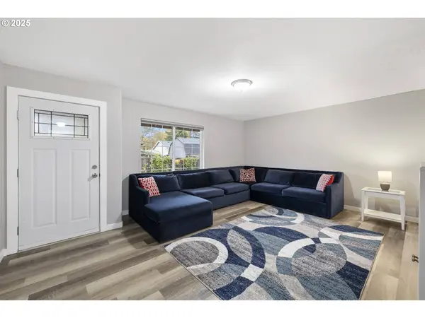 427 N 2ND ST, St Helens, OR 97051