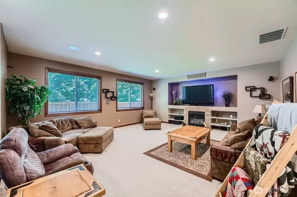 21305 62nd Street Ct E, Lake Tapps, WA 98391