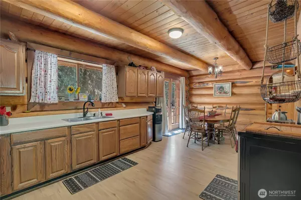 37918 SR 706 E, Ashford, WA 98304