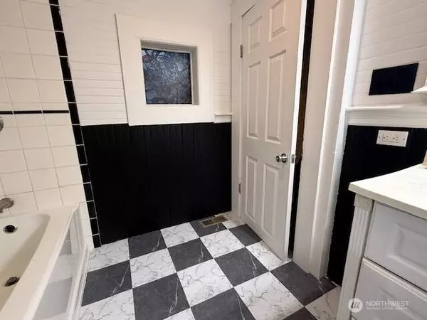 825 S State ST, Tacoma, WA 98405