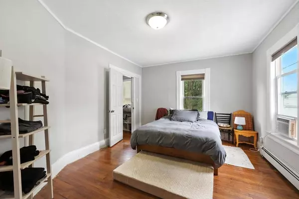 73-75 Pearl St, Holyoke, MA 01040