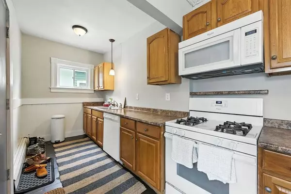 73-75 Pearl St, Holyoke, MA 01040