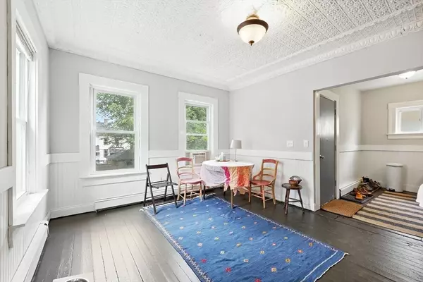 73-75 Pearl St, Holyoke, MA 01040