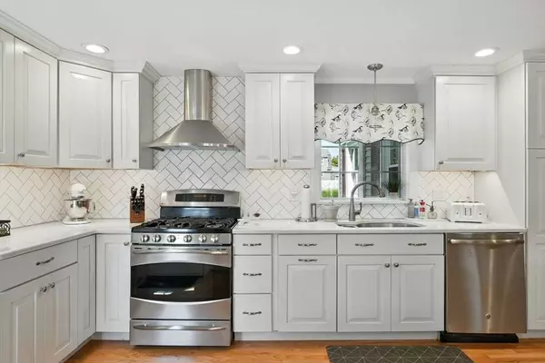 62 Wayside St, Springfield, MA 01118