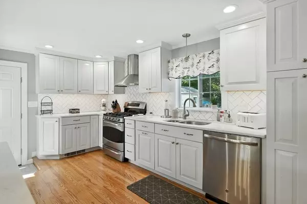 62 Wayside St, Springfield, MA 01118