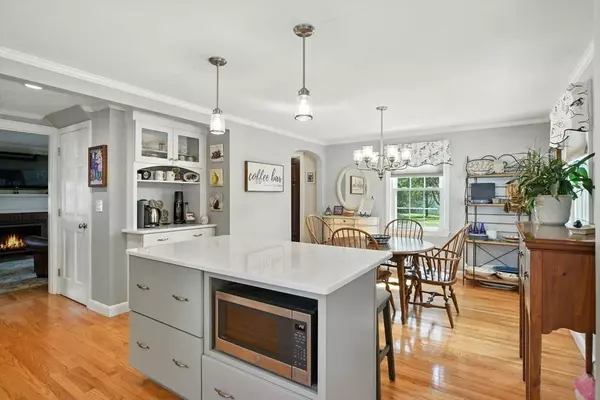 62 Wayside St, Springfield, MA 01118