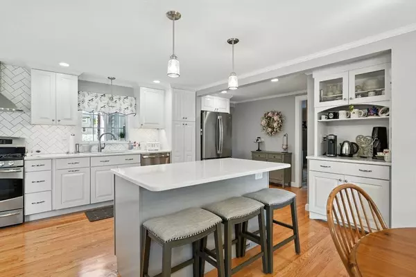 62 Wayside St, Springfield, MA 01118