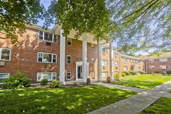 234 Regency Park Dr #234, Agawam, MA 01001