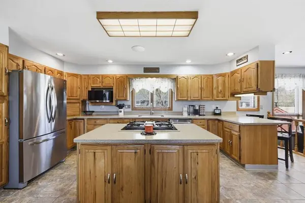 54 Helen St, Chicopee, MA 01020