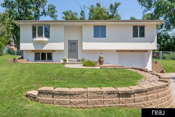 11927 N 157 Circle, Bennington, NE 68007