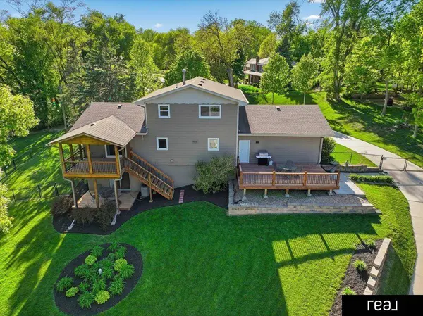 8415 N 45 ST, Omaha, NE 68152