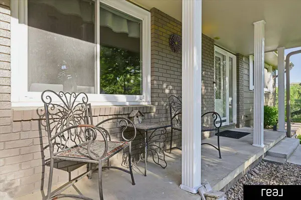 8415 N 45 ST, Omaha, NE 68152
