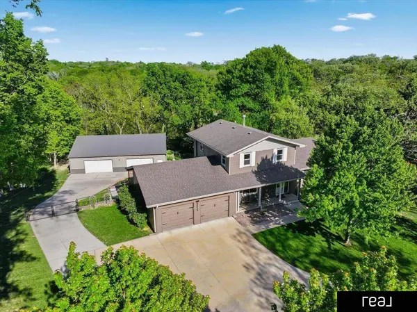 8415 N 45 ST, Omaha, NE 68152