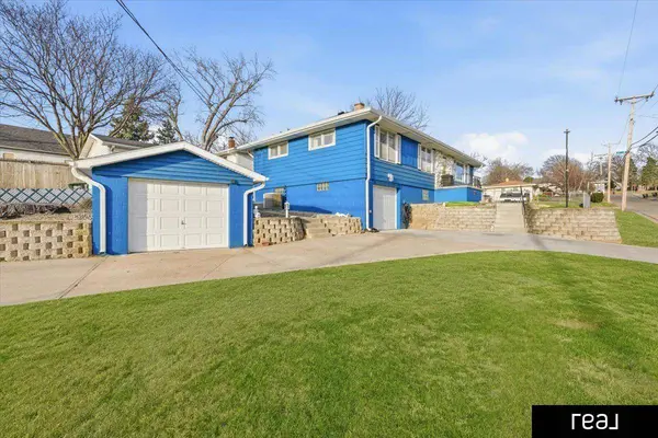 4102 Marinda ST, Omaha, NE 68105