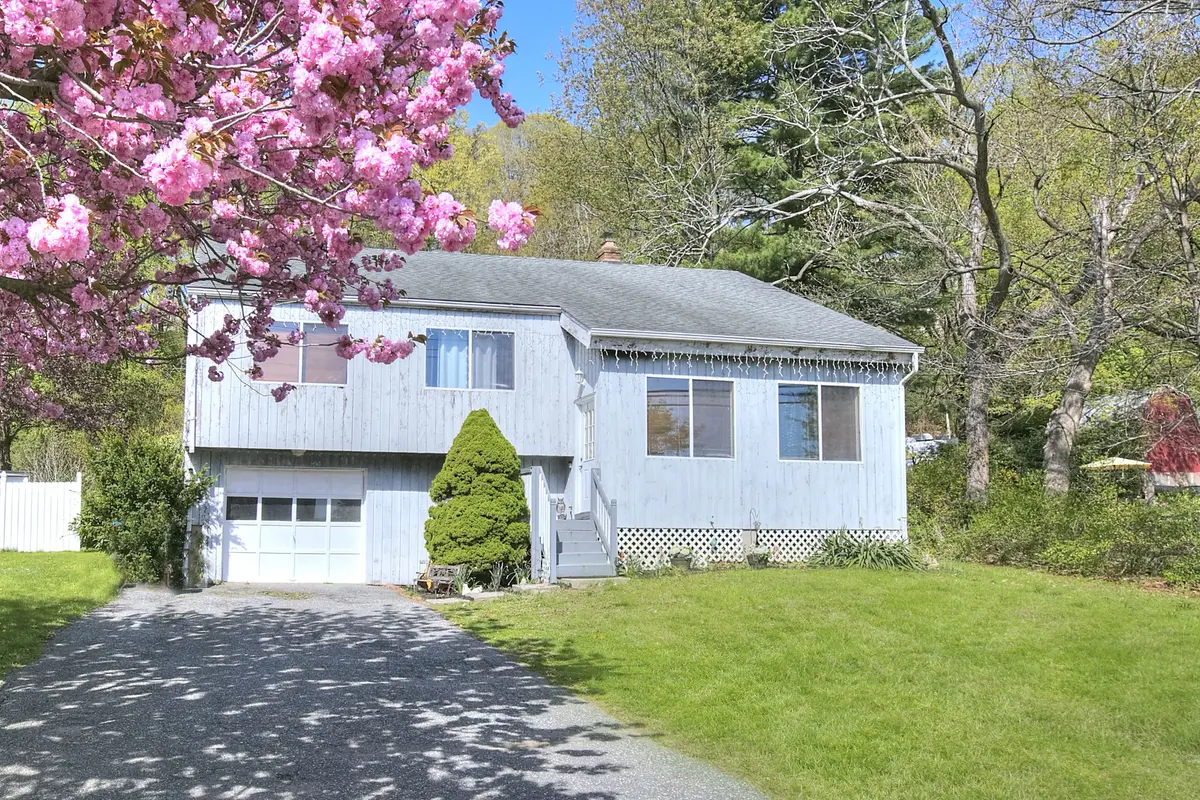 223 River Rd, Shelton, CT 06484-4454