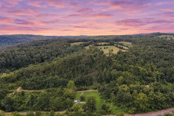 90 Railroad Lock Loop, Beattyville, KY 41311