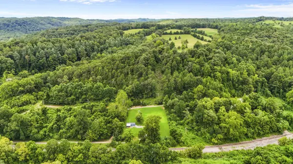 90 Railroad Lock Loop, Beattyville, KY 41311