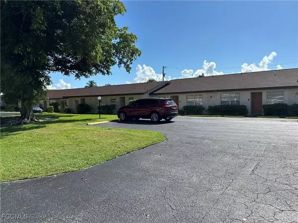 4611 SE 5th PL #8, Cape Coral, FL 33904