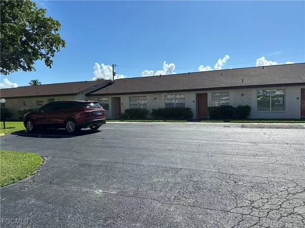 4611 SE 5th PL #8, Cape Coral, FL 33904
