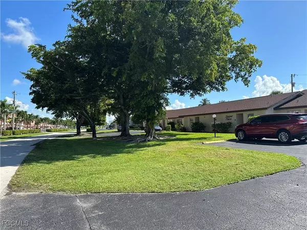 4611 SE 5th PL #8, Cape Coral, FL 33904