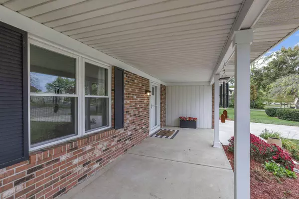 295 Old Coach Place, Canal Winchester, OH 43110