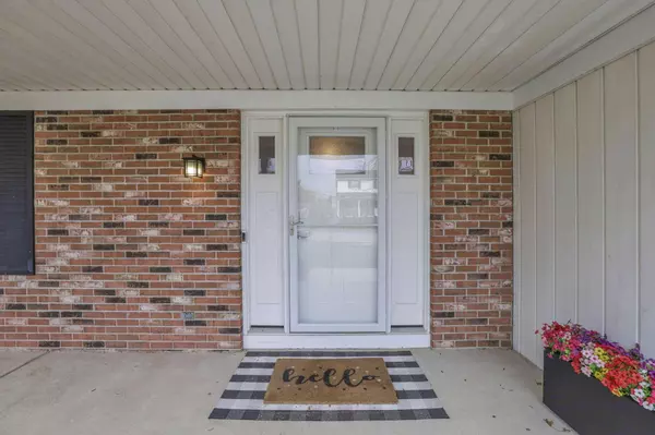 295 Old Coach Place, Canal Winchester, OH 43110