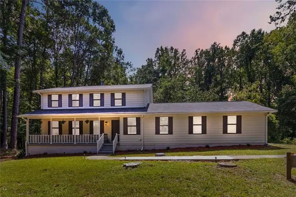 145 Huntcliff CT, Fayetteville, GA 30214