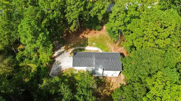 145 Huntcliff CT, Fayetteville, GA 30214