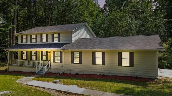 145 Huntcliff CT, Fayetteville, GA 30214