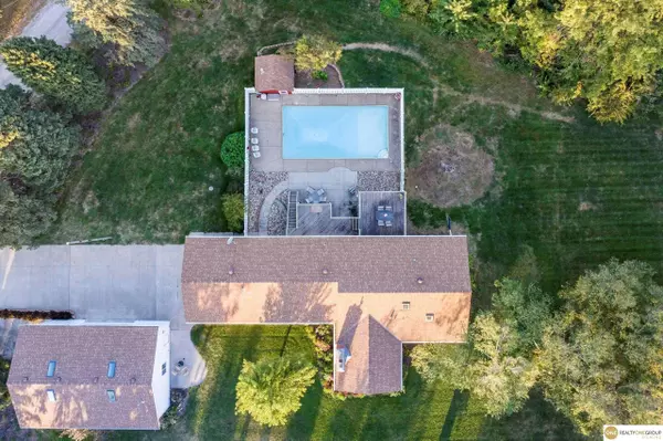 10919 N 69 Street, Omaha, NE 68152-1433