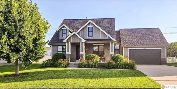 18628 Emiline Street, Omaha, NE 68136