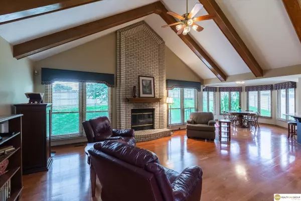 9103 Polk Circle, Omaha, NE 68127