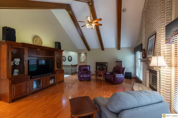 9103 Polk Circle, Omaha, NE 68127