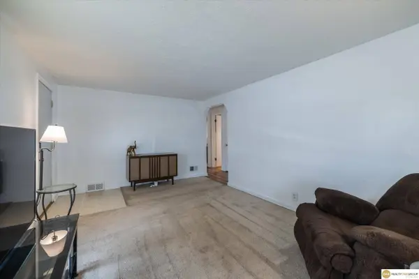 7928 Park DR, Ralston, NE 68127