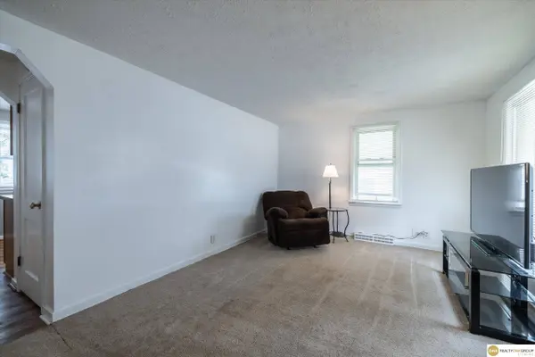 7928 Park DR, Ralston, NE 68127